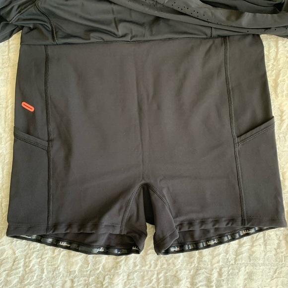 lululemon black tennis dress (skort) size 6 - Picture 4 of 4